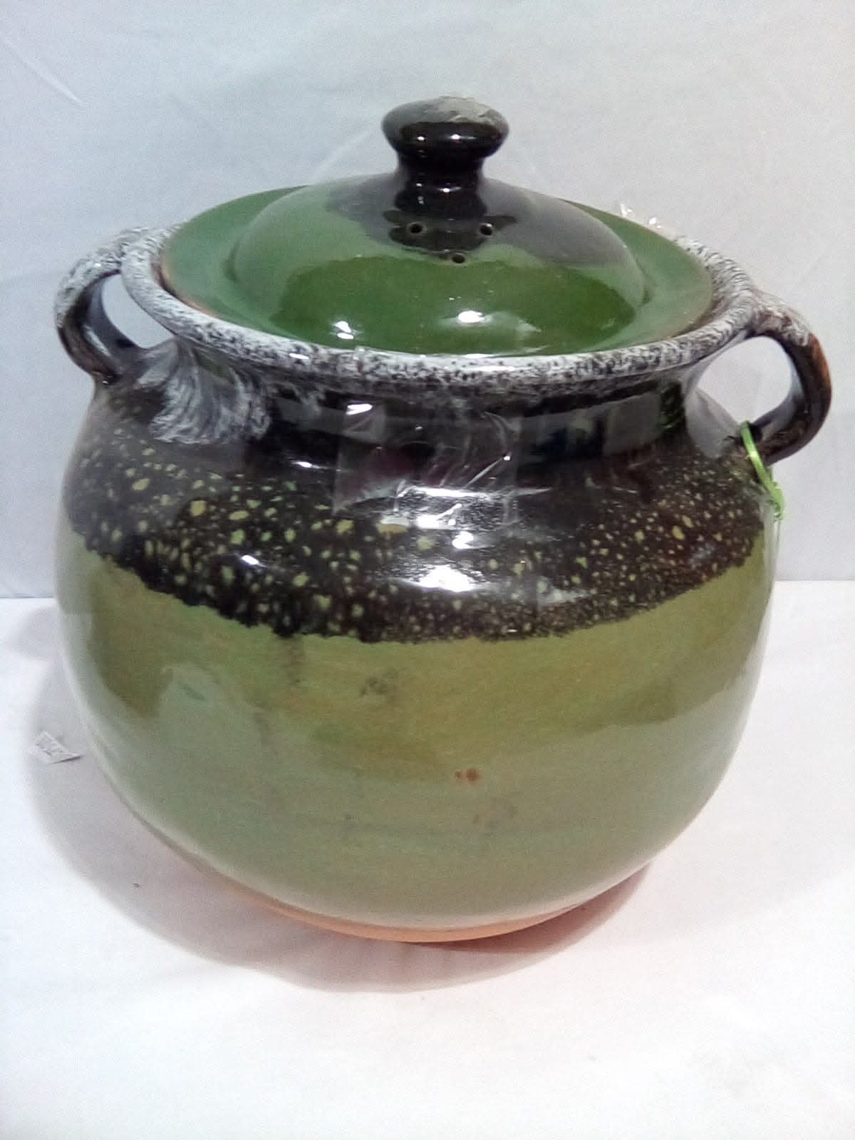 Olla de barro verde